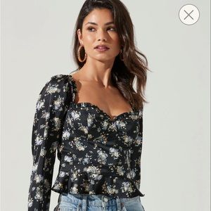 ASTR the Label LONG SLEEVE SWEETHEART CINCH BUST FLORAL TOP. Size S.